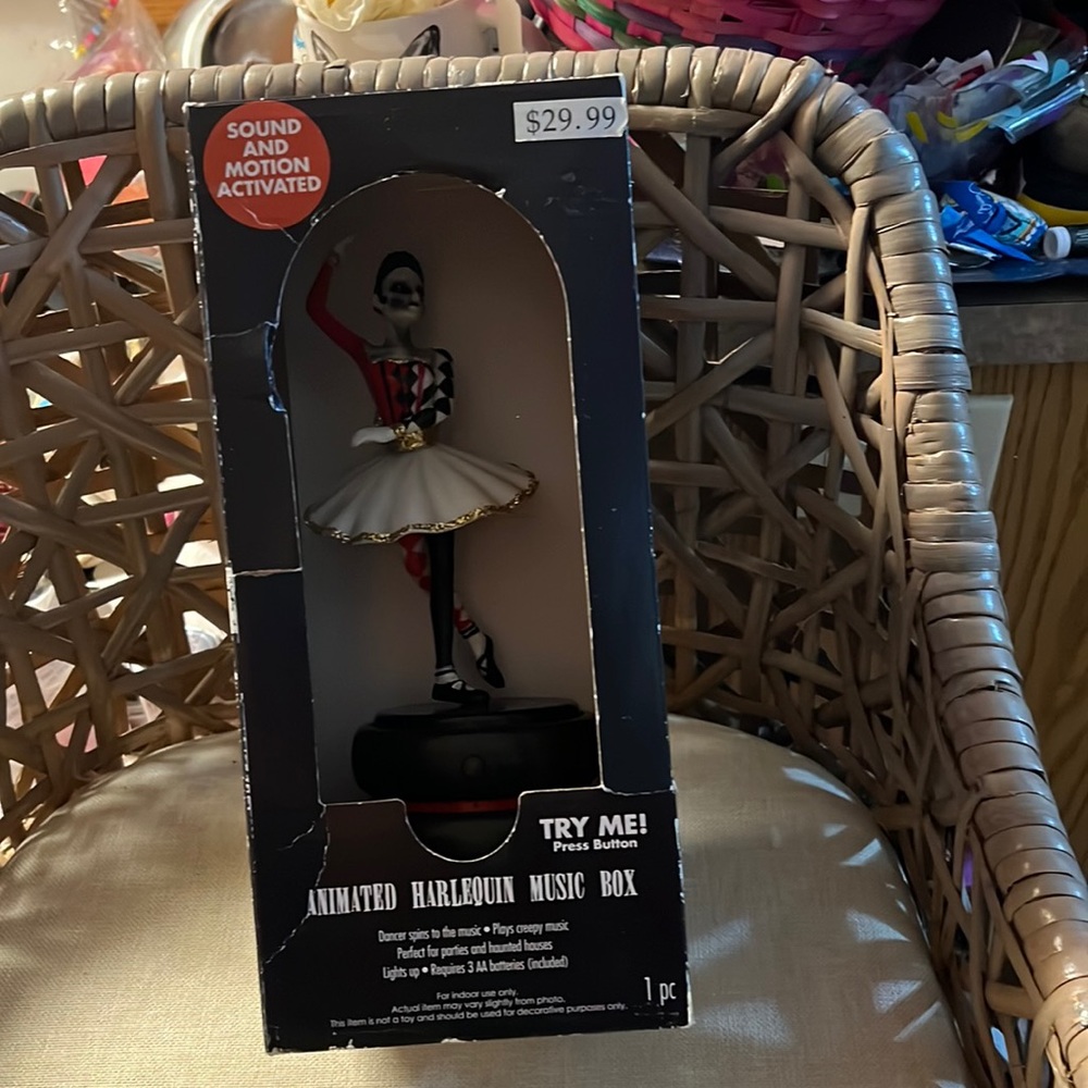 New Animated Harlequin Music Box NWB